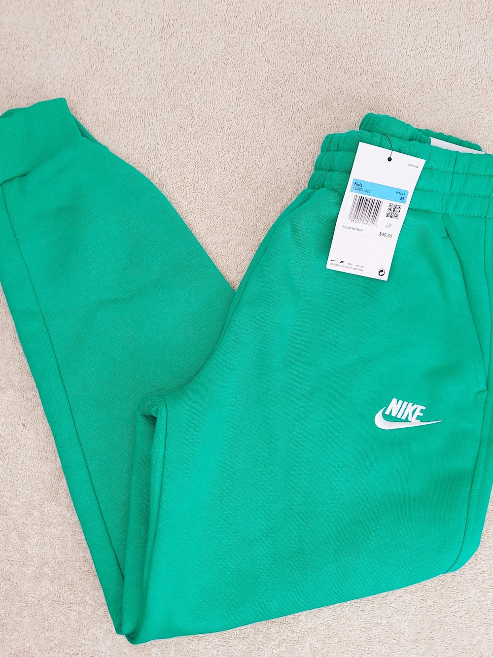 Nike Green Joggers Sweatpants Boys Size Medium NWT Athleisure Outdoors School